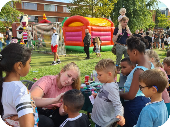 Kinderen geschminkt als Spiderman